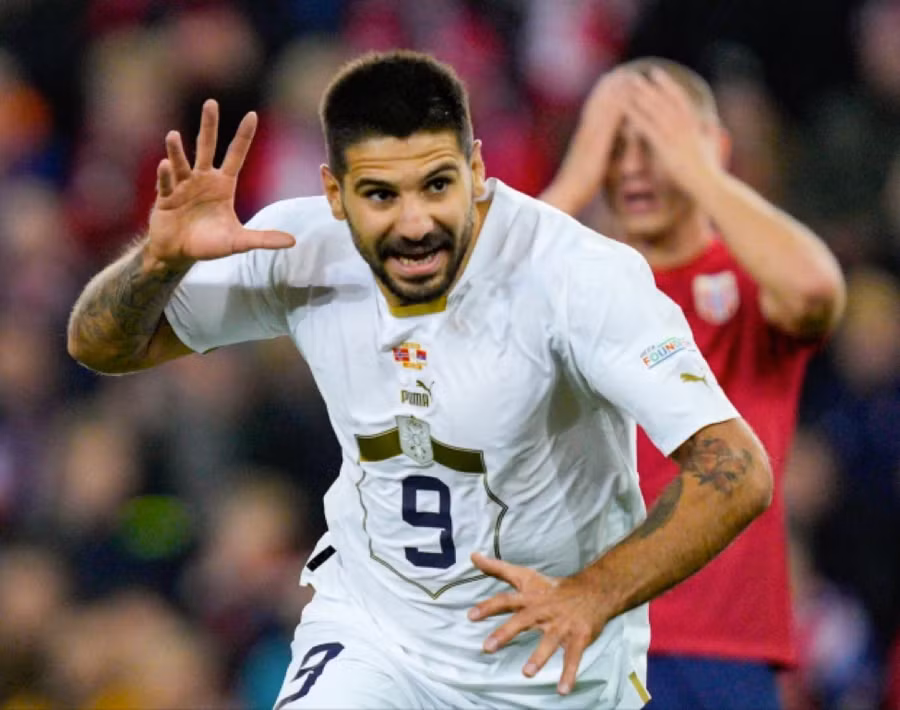 Tiền đạo của Fulham cán mốc 50 bàn thắng quốc tế nhanh hơn Messi và Ronaldo.