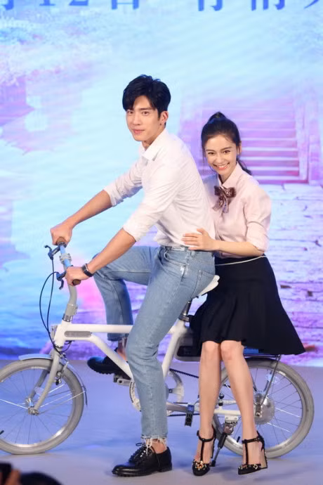 Angela Baby om ap trai tre sau tin don mang bau - Anh 2