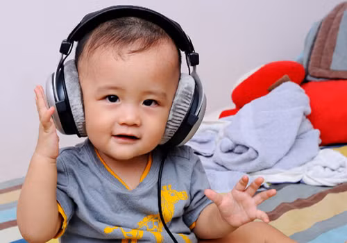 6 chiêu “không tưởng” dỗ trẻ “ăn vạ” nín ngay lập tức ảnh 2 6 chiêu