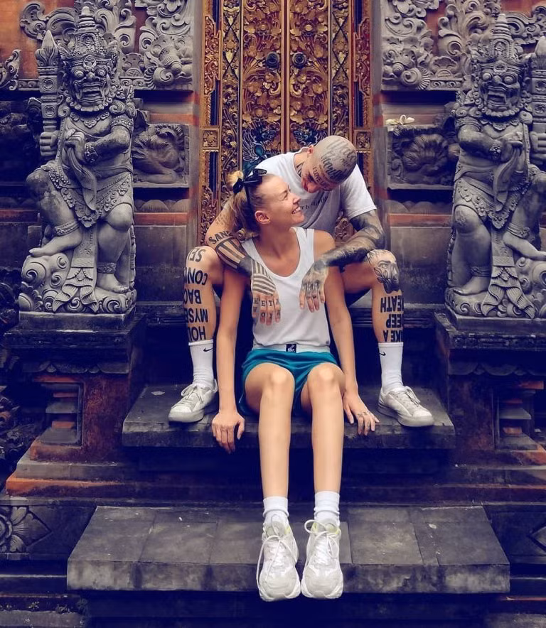 Họ đang được mẹ trợ cấp.