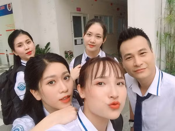 Cô gái chụp ảnh phản cảm bên hoa sen sẽ bị cắt hết cảnh trong sitcom "Siêu quậy" ảnh 3 Thu Hương đóng vai phụ trong bộ phim “Siêu quậy” của đạo diễn Nguyễn Love. Ảnh: Hương Thu Lê