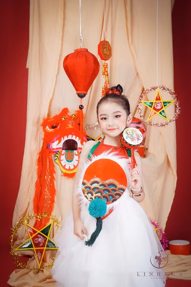 Bộ ảnh là một món quà Trung thu dành cho Sushi và tất cả các bạn nhỏ khác. Bộ ảnh là một món quà Trung thu dành cho Sushi và tất cả các bạn nhỏ khác.