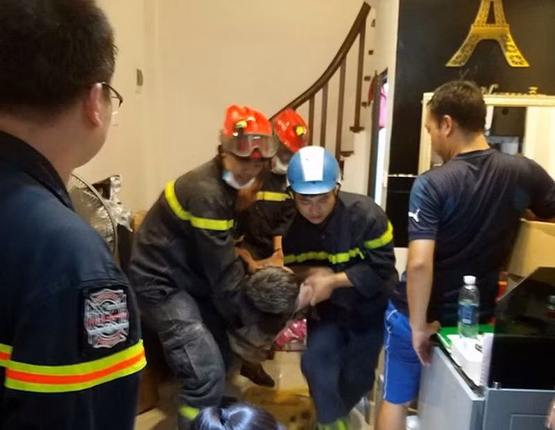 Lực lượng chức năng giải cứu thành công nạn nhân.