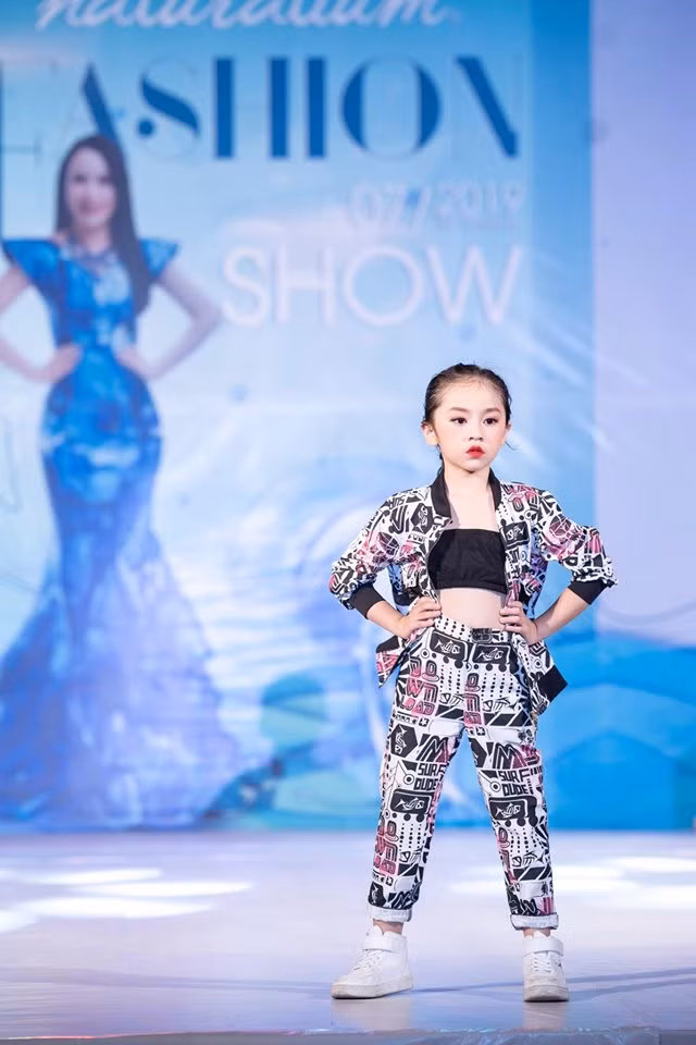 Sushi cũng được nhiều người biết đến qua những lookbook, sự kiện về thời trang. Sushi cũng được nhiều người biết đến qua những lookbook, sự kiện về thời trang.