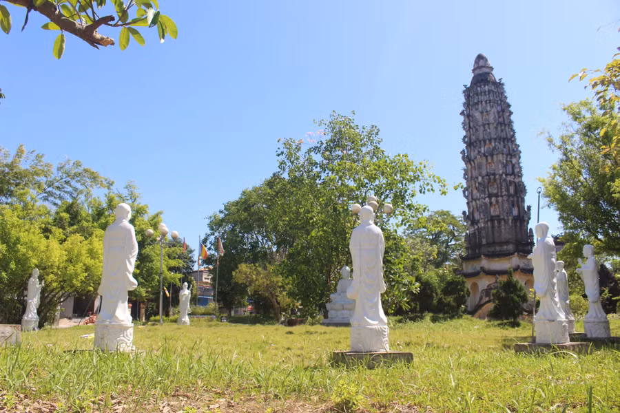 Vườn tượng.