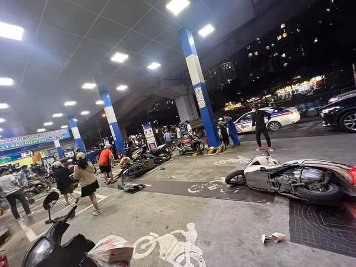 Hiện trường vụ TNGT tại cây xăng đường Láng.