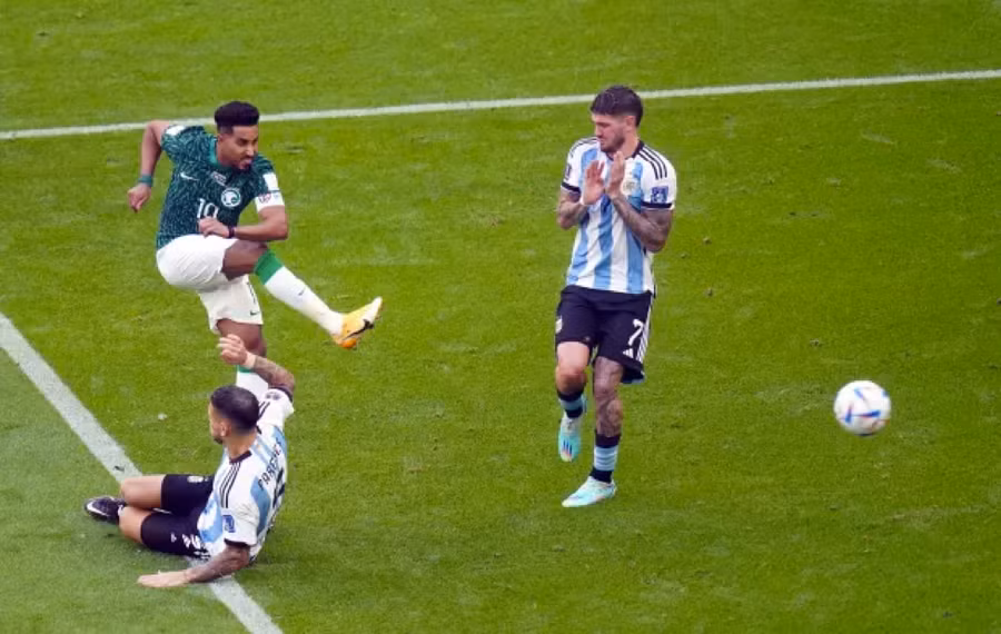 Salem Al-Dawsari mừng bàn ấn định tỷ số 2-1 cho Saudi Arabia trước Argentina.