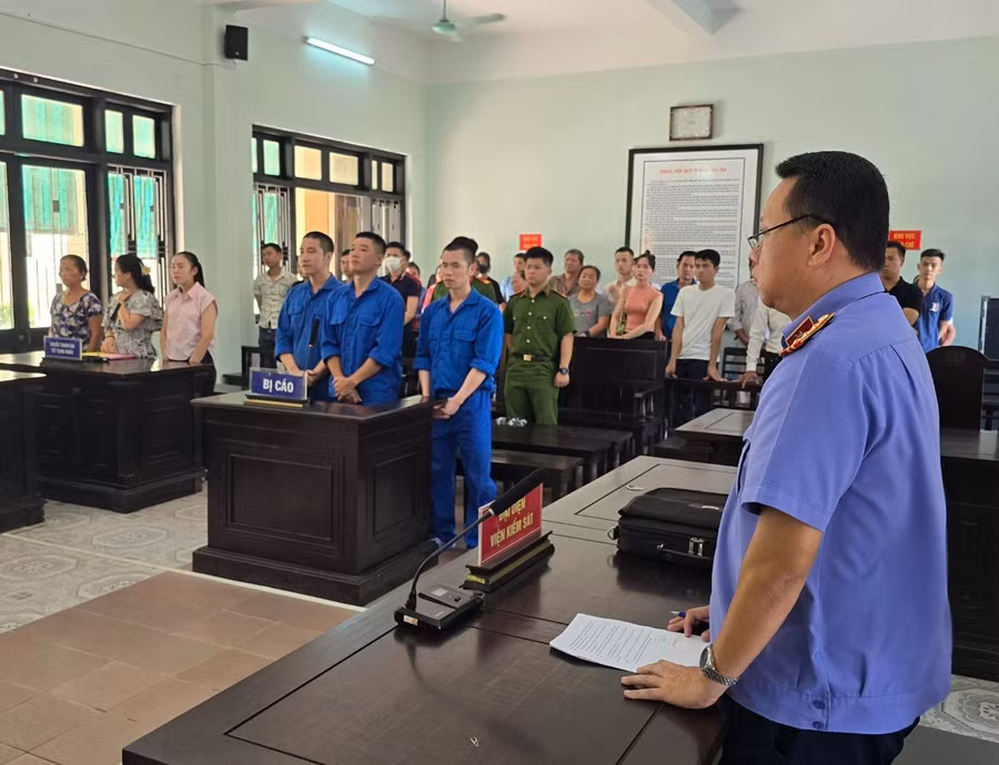 Phiên tòa xét xử 3 bị cáo về tội "Giết người". Phiên tòa xét xử 3 bị cáo về tội "Giết người".