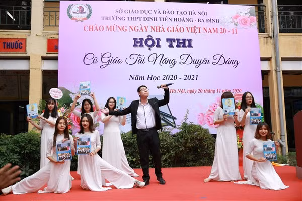 Hoạt động văn hóa chào mừng ngày Nhà giáo Việt Nam của Trường THPT Đinh Tiên Hoàng. Ảnh:Website nhà trường