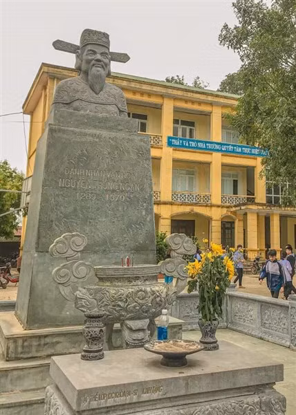 Nguyễn Trung Ngạn là vị Hoàng giáp khai khoa và trẻ nhất trong lịch sử khoa bảng Việt Nam.