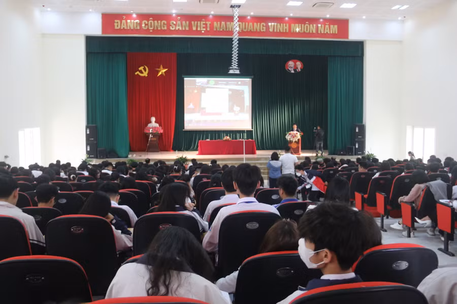 Toàn cảnh hội thảo khởi nghiệp cho học sinh. Toàn cảnh hội thảo khởi nghiệp cho học sinh.