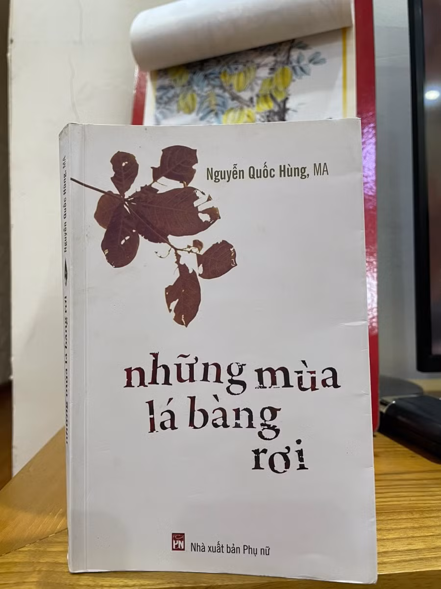 Một số tác phẩm của thầy Nguyễn Quốc Hùng, MA. Ảnh: Anh Thư