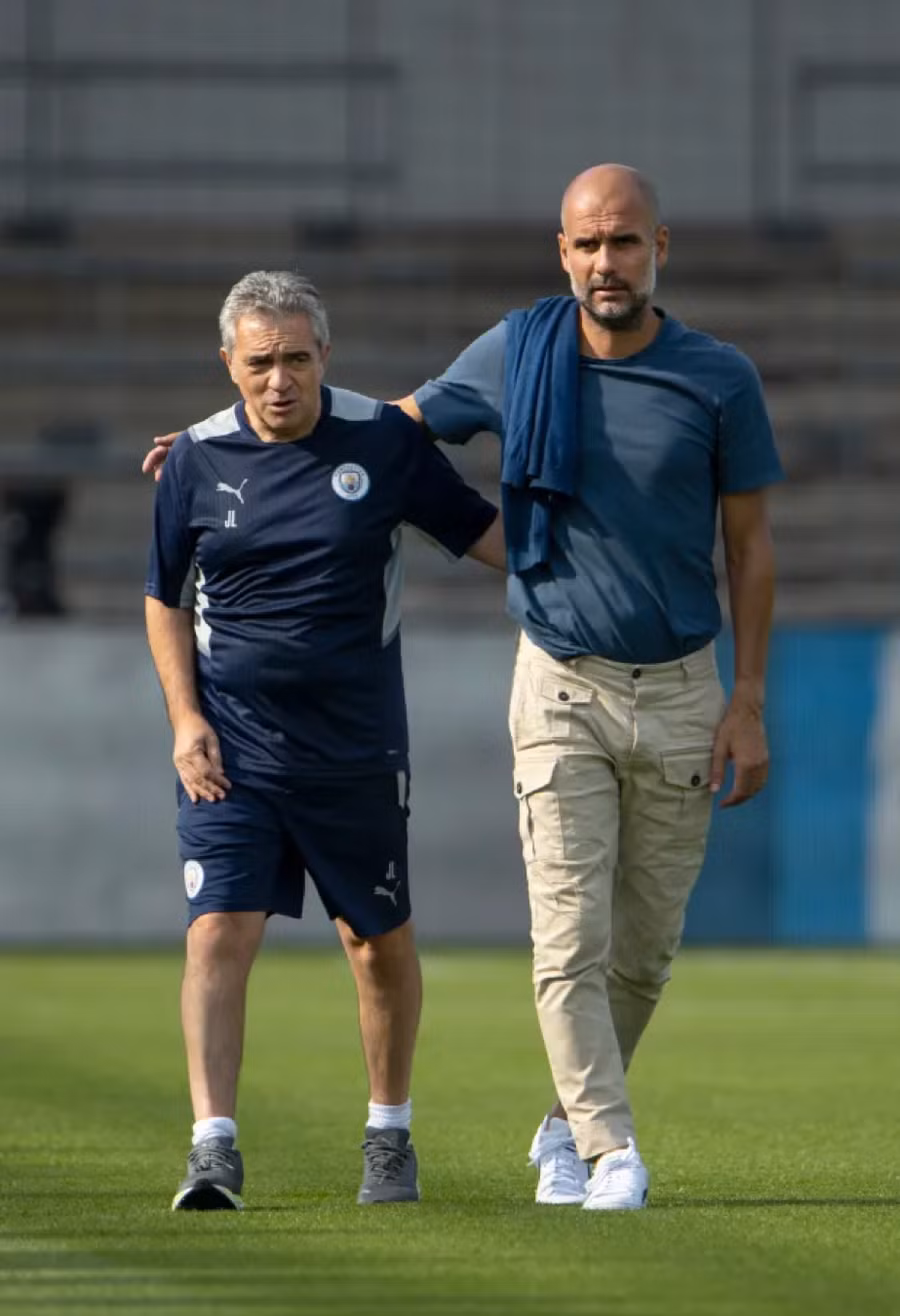 HLV Pep Guardiola lên bàn mổ khẩn cấp ảnh 3 HLV Pep Guardiola lên bàn mổ khẩn cấp ảnh 3