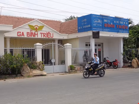 Tàu lửa ngoại ô Sài Gòn - Dĩ An "đắt như tôm tươi"