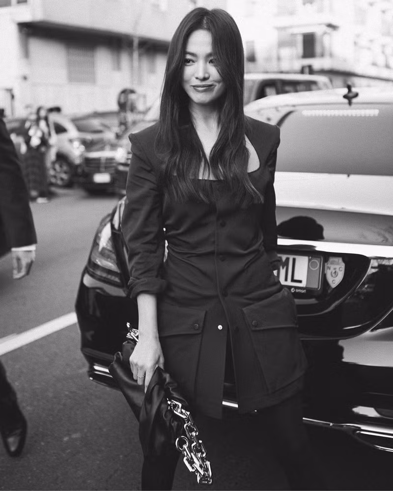 song hye kyo dep ma mi voi phong cach khac la hau ly hon hinh 9