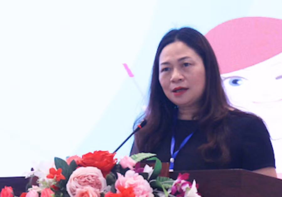 Bà Điêu Thị Dân, Phó Giám đốc Sở GD&ĐT tỉnh Sơn La phát biểu tại lễ khai mạc. Bà Điêu Thị Dân, Phó Giám đốc Sở GD&ĐT tỉnh Sơn La phát biểu tại lễ khai mạc.