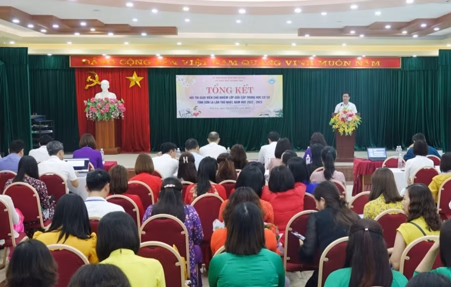 Toàn cảnh buổi tổng kết. Toàn cảnh buổi tổng kết.