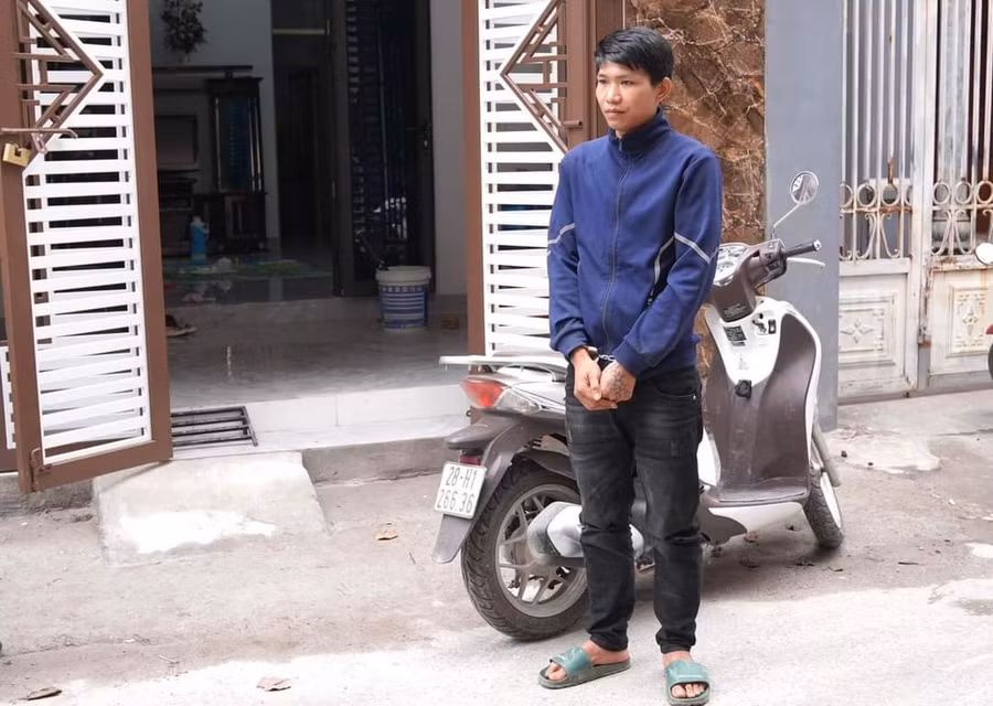 Đối tượng Dũng cùng tang vật.