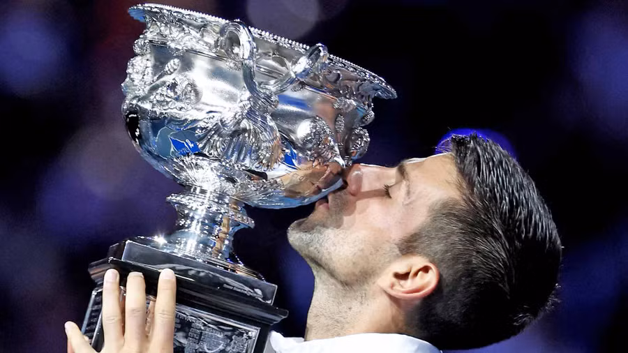 Djokovic nhận danh hiệu số 1 thế giới năm 2023. Ảnh: ATP. Djokovic nhận danh hiệu số 1 thế giới năm 2023. Ảnh: ATP.