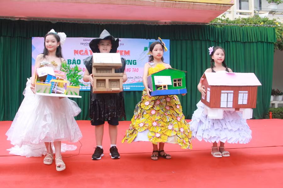 Các sản phẩm mô hình đoạt giải. (Ảnh: Khánh Vy)