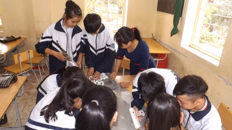 Cô Nguyễn Thị Thanh Huyền luôn gần gũi để thấu hiểu HS.