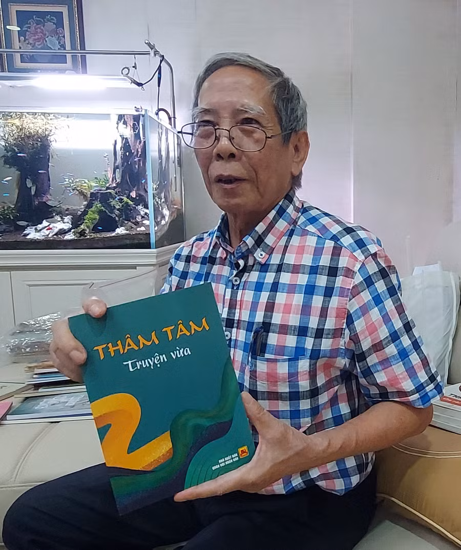 Ông Nguyễn Tuấn Khoa nhắn nhủ: 'Cùng với truyện ngắn, tiểu thuyết, truyện vừa của Thâm Tâm có vị thế riêng vì đặc biệt hướng về sự thức tỉnh của tuổi trẻ'. Ảnh: Bình Thanh