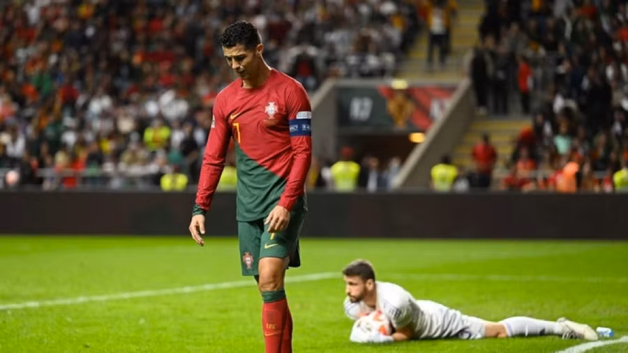 Ronaldo thể hiện vẻ mặt thất vọng.
