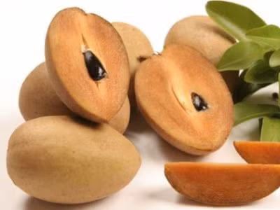 Hồng xiêm nên để từ 1-2 ngày cho chín mềm rồi với ăn chị em nhé! trái cây mua về không nên ăn ngay