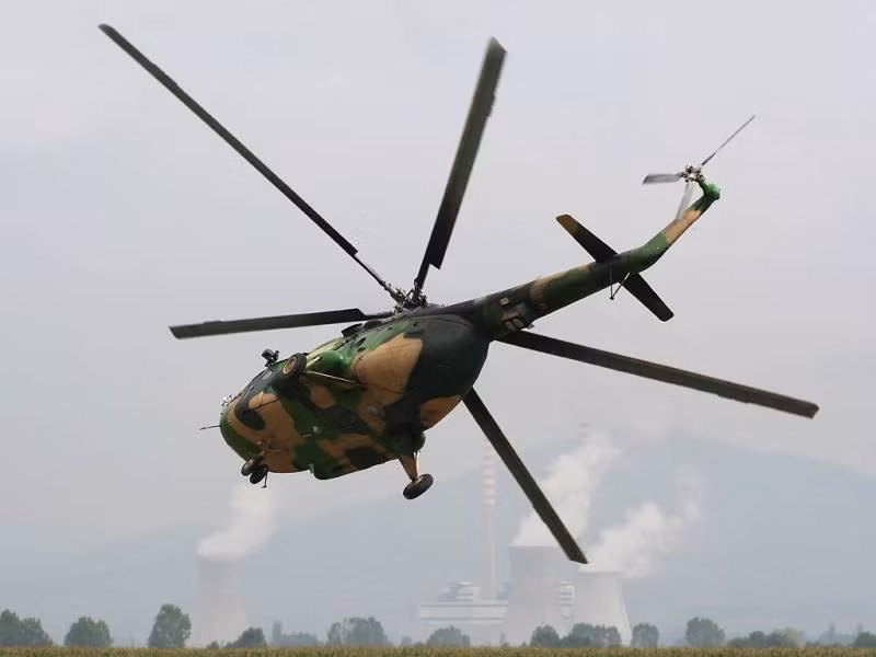 Máy bay trực thăng Mi-17 sửa chữa