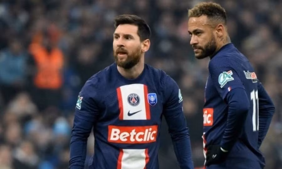Messi và Neymar đổi áo khi PSG đấu Marseille tại Cúp Quốc gia Pháp hôm 9/2.