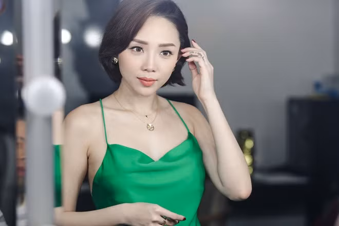 Tóc Tiên có nền tảng học thức tốt trong số các ca sĩ trẻ Việt hiện nay.