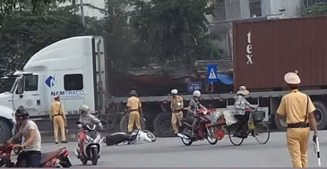 Tai xe can tay CSGT o Hai Duong, 
