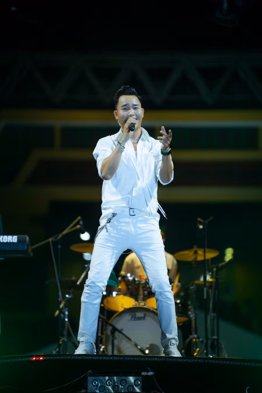 Đêm nhạc bùng nổ "Giai điệu trẻ", quy tụ dàn sao cực khủng: Mono, Isaac, Anh Tú, Ly Ly, DJ Trang Moon, Hoàng Rapper, Ban nhạc Red Light... (Ảnh: Đ.Hoàng).
