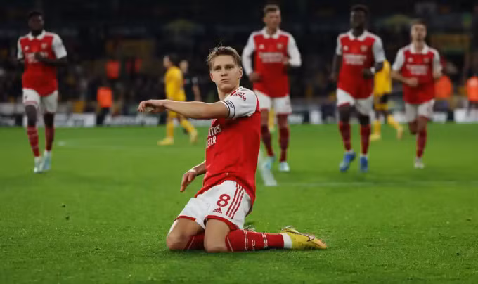 Thủ quân Ordegaard ghi cú đúp giúp Arsenal thắng Wolves 2-0 tối 12/11. Thủ quân Ordegaard ghi cú đúp giúp Arsenal thắng Wolves 2-0 tối 12/11.