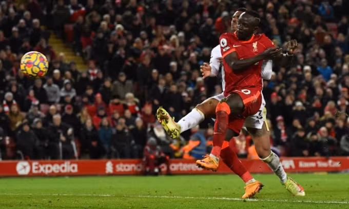 Mane cũng lập cú đúp bàn thắng vào lưới Leeds Utd.