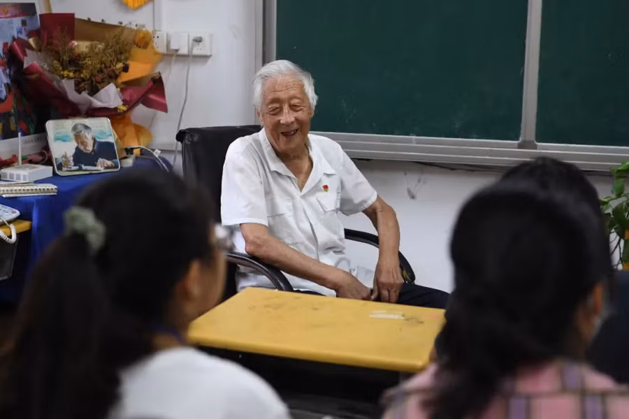 Giáo viên nghỉ hưu sẽ làm cố vấn cho các trường tư thục Trung Quốc.