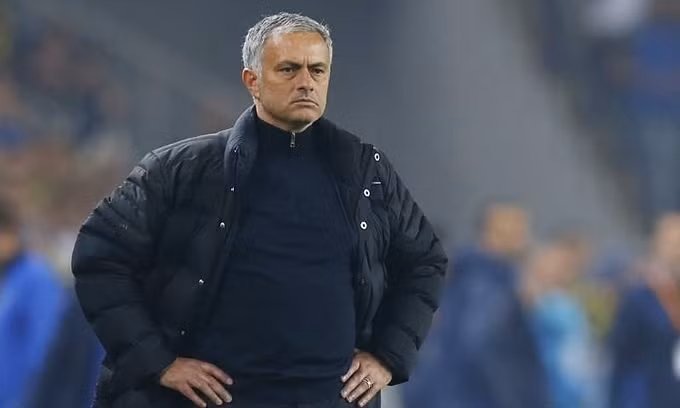 Chiến lược gia Mourinho "bay chức" tại Tottenham.