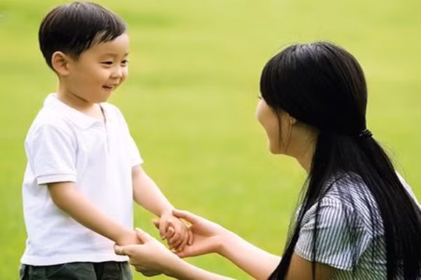 Cách hay dạy trẻ không còn nhút nhát giao tiếp ảnh 2