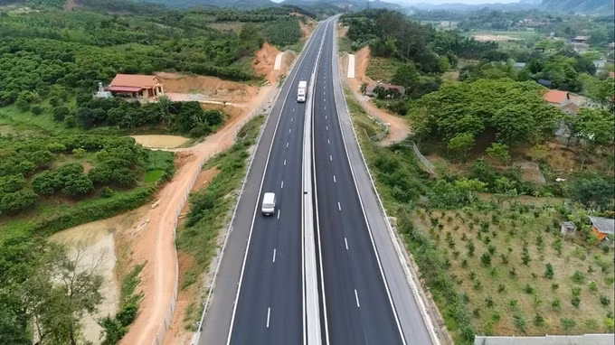 Quảng Ninh phê duyệt chủ trương đầu tư một số dự án về hạ tầng giao thông kết nối với tỉnh Bắc Giang, có sử dụng vốn ngân sách tỉnh. (Ảnh minh họa) Quảng Ninh phê duyệt chủ trương đầu tư một số dự án về hạ tầng giao thông kết nối với tỉnh Bắc Giang, có sử dụng vốn ngân sách tỉnh. (Ảnh minh họa)