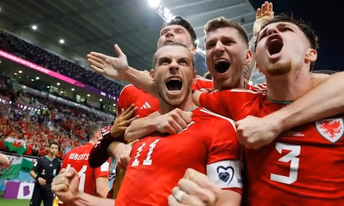 Gareth Bale giúp Xứ Wales cầm hòa tuyển Mỹ 1-1 ở bảng B World Cup 2022. Gareth Bale giúp Xứ Wales cầm hòa tuyển Mỹ 1-1 ở bảng B World Cup 2022.