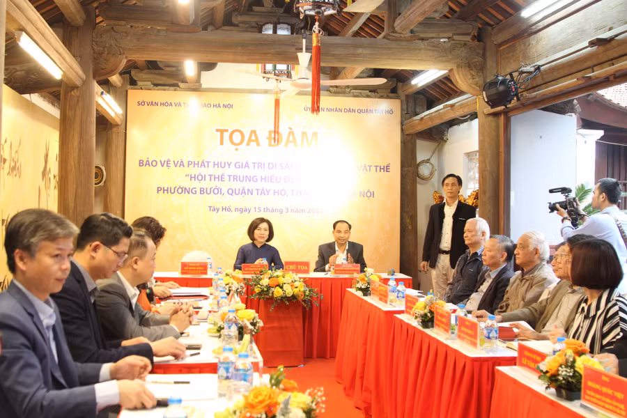 Tọa đàm “Bảo vệ và phát huy giá trị di sản văn hóa phi vật thể Hội thề Trung Hiếu” diễn ra tại đền Đồng Cổ - Hà Nội vào ngày 15/3/2023. Tọa đàm “Bảo vệ và phát huy giá trị di sản văn hóa phi vật thể Hội thề Trung Hiếu” diễn ra tại đền Đồng Cổ - Hà Nội vào ngày 15/3/2023.