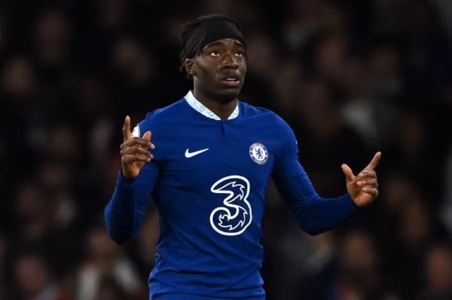 Noni Madueke gỡ lại một bàn cho The Blues trong hiệp hai.