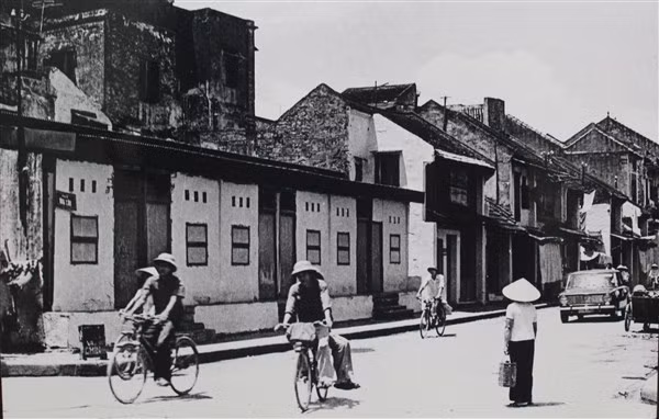 Phố Hàng Cân.