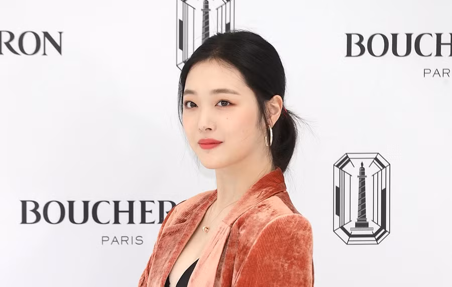 "Reply Night" cũng được hoãn phát sóng trước cái chết của Sulli.