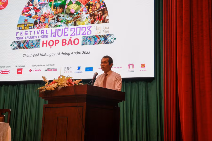 Ông Võ Lê Nhật - Chủ tịch UBND TP Huế - Trưởng Ban tổ chức Festival nghề truyền thống Huế 2023 phát biểu tại buổi họp báo. Ông Võ Lê Nhật - Chủ tịch UBND TP Huế - Trưởng Ban tổ chức Festival nghề truyền thống Huế 2023 phát biểu tại buổi họp báo.