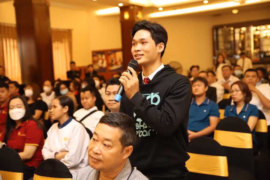 Chương trình này không chỉ là cơ hội để sinh viên lắng nghe những chia sẻ chân thực và hữu ích từ các chuyên gia đại diện các trường và đơn vị tuyển dụng ở các nước Chương trình này không chỉ là cơ hội để sinh viên lắng nghe những chia sẻ chân thực và hữu ích từ các chuyên gia đại diện các trường và đơn vị tuyển dụng ở các nước