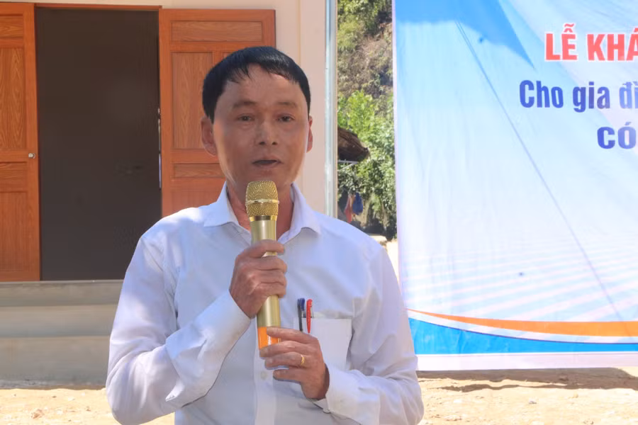 Ông Lê Thanh Hảo - Phó Chủ tịch UBND thị trấn Vũ Quang gửi lời cảm ơn tới VP Báo GD&TĐ khu vực Miền Trung - Tây Nguyên. (Ảnh: Vũ Long) Ông Lê Thanh Hảo - Phó Chủ tịch UBND thị trấn Vũ Quang gửi lời cảm ơn tới VP Báo GD&TĐ khu vực Miền Trung - Tây Nguyên. (Ảnh: Vũ Long)