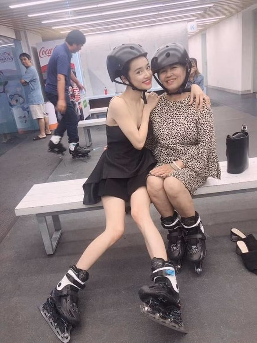 Nhã Phương liên tục lộ ảnh gầy gò, dáng khẳng khiu ảnh 2 Nhã Phương liên tục lộ ảnh gầy gò, dáng khẳng khiu-3