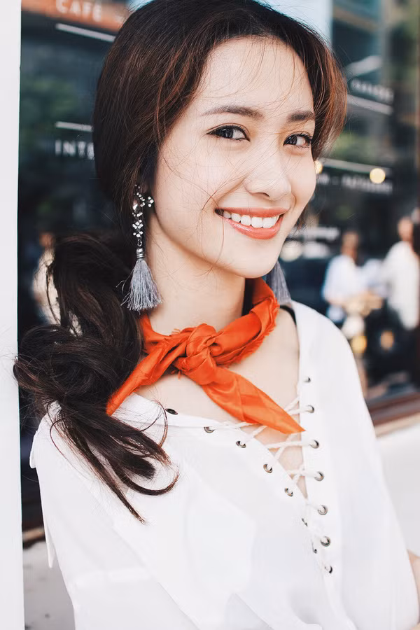 Ngắm vẻ ngọt ngào của Jun Vũ - hot girl Việt được báo Trung ví xinh như Angela Baby - Ảnh 1.