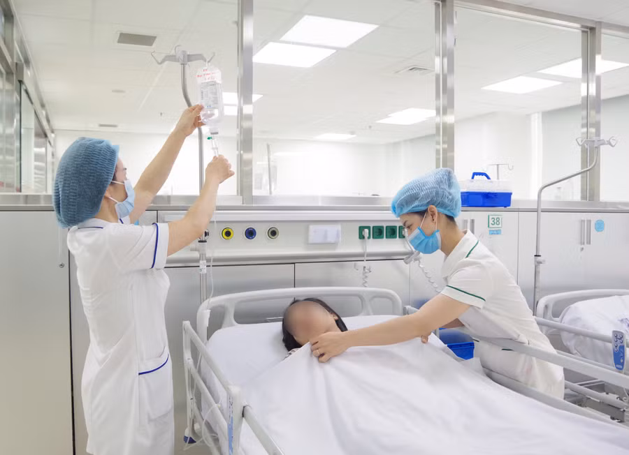 Một nữ bệnh nhân trẻ tuổi bị đột quỵ được điều trị tại Khoa Đột quỵ não thuộc Viện Thần kinh - Bệnh viện 108. Ảnh: INT Một nữ bệnh nhân trẻ tuổi bị đột quỵ được điều trị tại Khoa Đột quỵ não thuộc Viện Thần kinh - Bệnh viện 108. Ảnh: INT